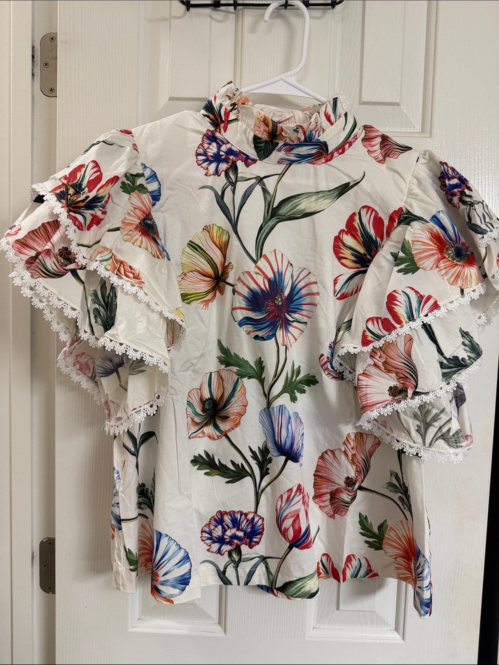 Prosperina Blouse Flutter sleeve Floral.  NEW with tags . Med. 97% cotton